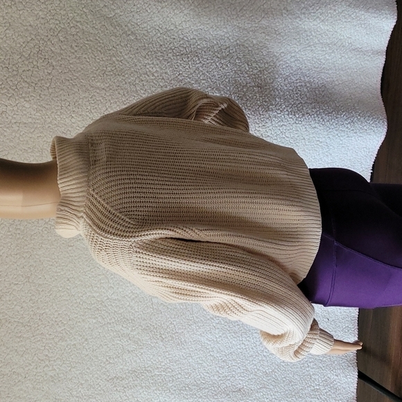 𝅺kendall and kylie cropped sweater kendall and kylie cropped sweater kendall - Picture 10 of 15